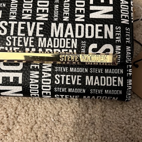 Steve Madden black and white logobar trifold - Picture 2 of 6